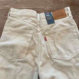 Levi’s High-Loose Jeans
